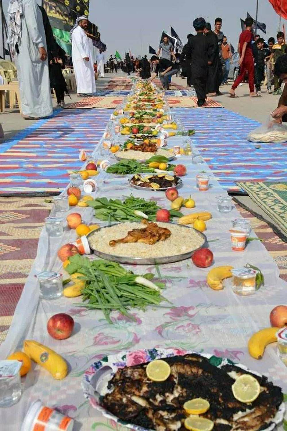 The longest food table in the world was stretched on the road of al-Hussayn (PBUH).