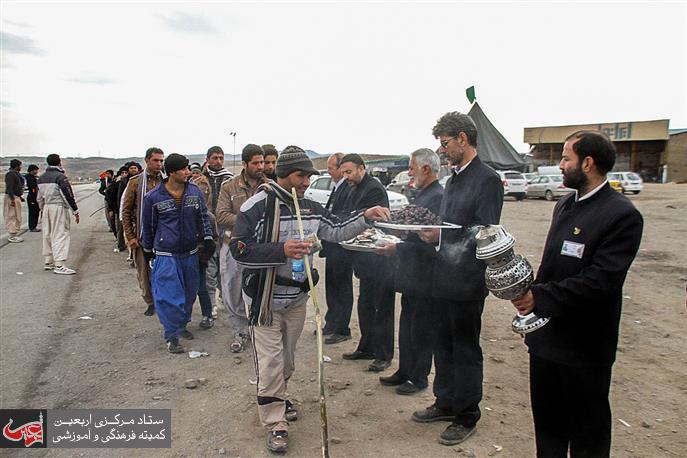 Razavi Holy Shrine’s Janitors Welcomes On-Foot Pilgrims on Quchan Road.