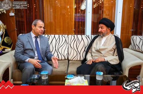 The former Iraqi Minister of Planning visited the Holy Shrine of Imam Ali(AS) Holy Shrine.