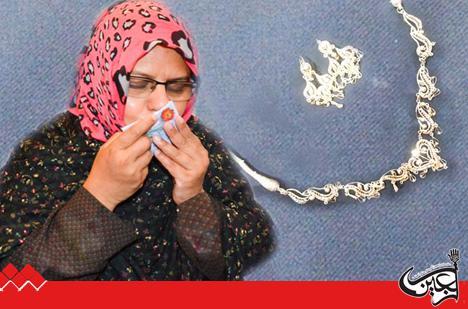 Pakistani pilgrim donates her jewelries to martyrs' families.