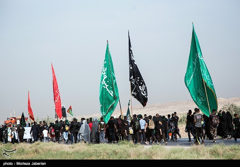 Iranian Pilgrims Moving Toward Iraqi Border for Arbaeen 