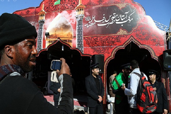 Moukeb Providing Arbaeen Pilgrims with Religious Consultation. 