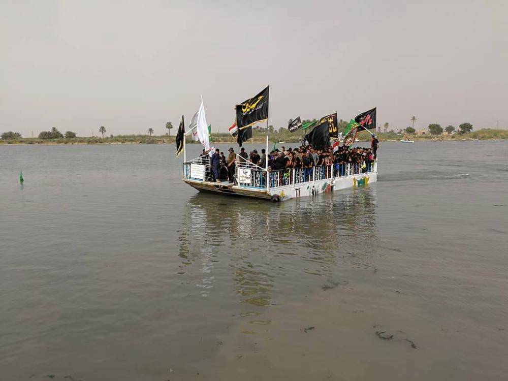 The visitors from the province of Wasit are moving towards Karbala.